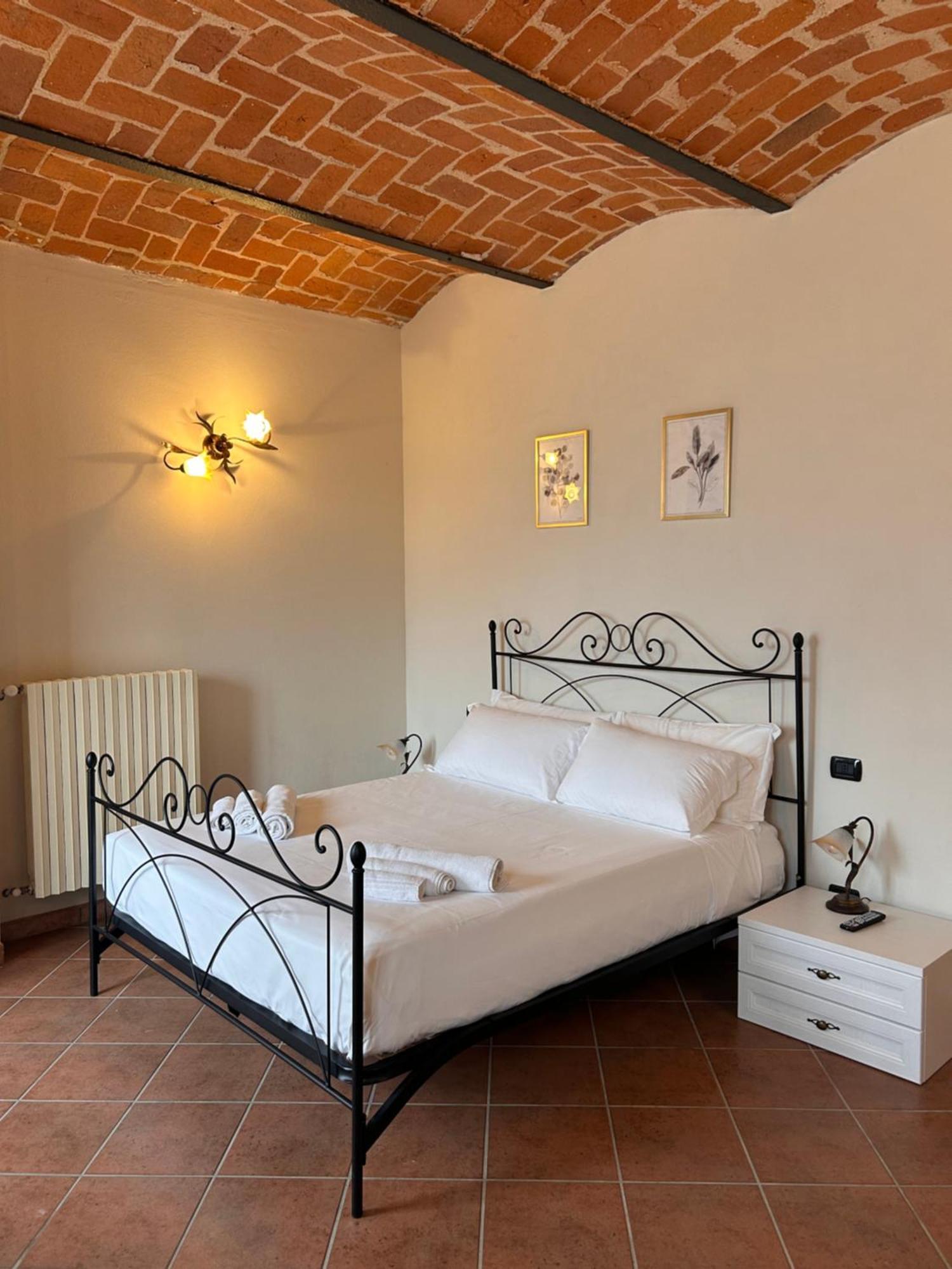 Tenuta Agricola La Cava- Cantina E Agriturismo San Damiano dʼAsti Extérieur photo