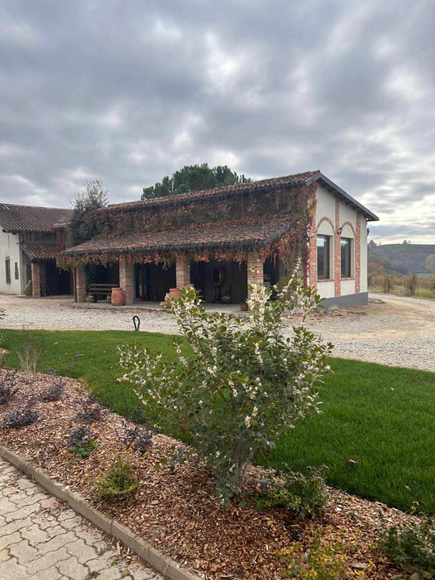 Tenuta Agricola La Cava- Cantina E Agriturismo San Damiano dʼAsti Extérieur photo